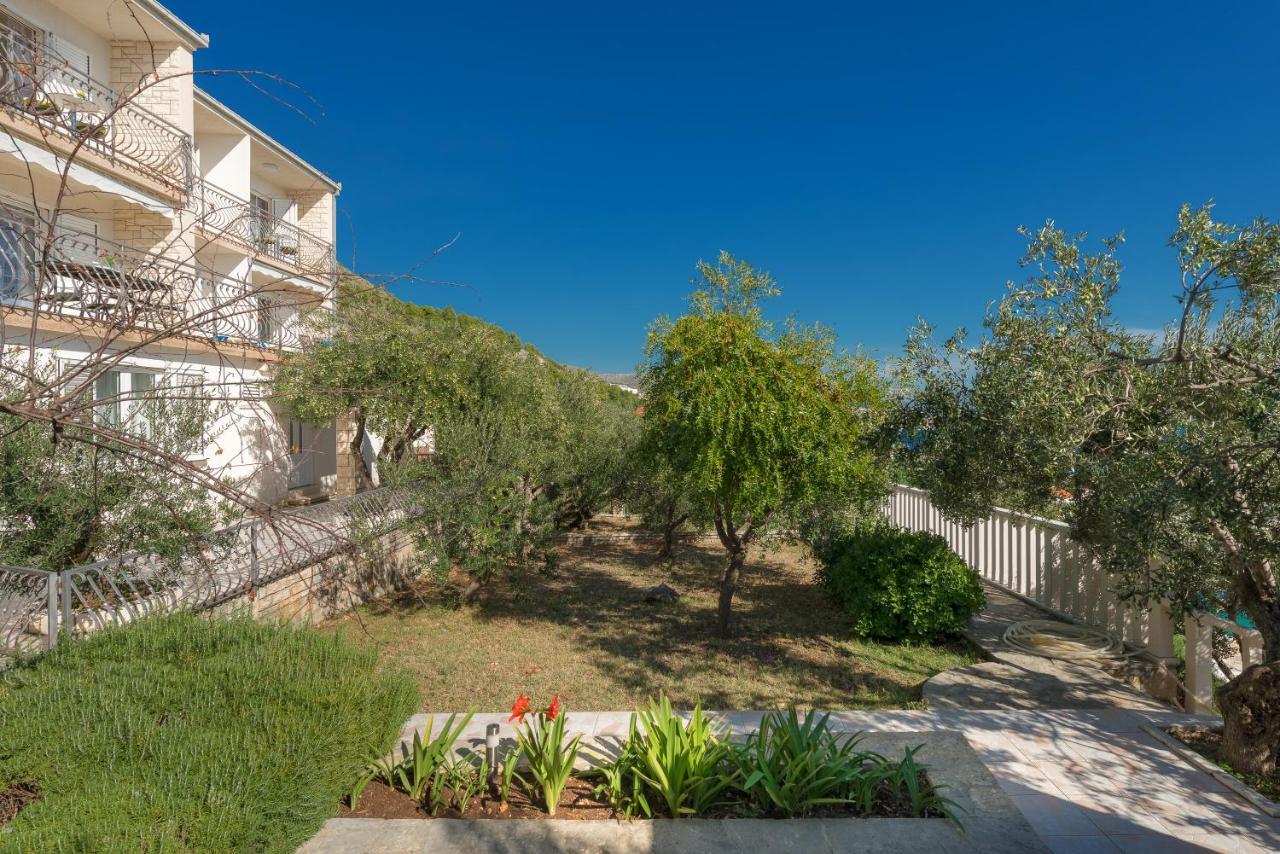 Apartment Irena *